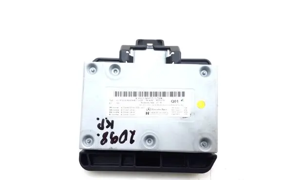 Mercedes-Benz E W212 Head unit multimedia control A2049000300