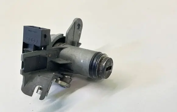 Audi A8 S8 D3 4E Tailgate exterior lock 8E0827573