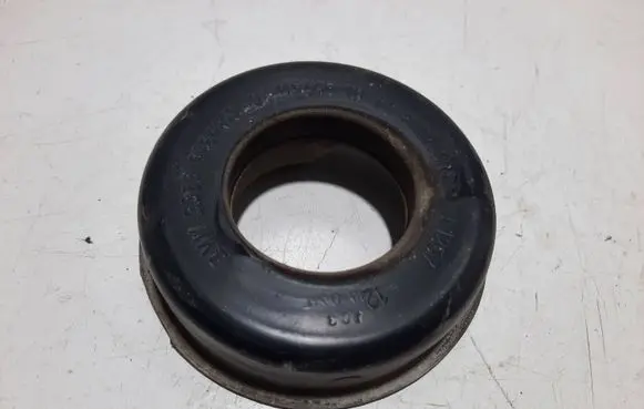 BMW 1 E81 E87 Rear coil spring rubber mount 6764419