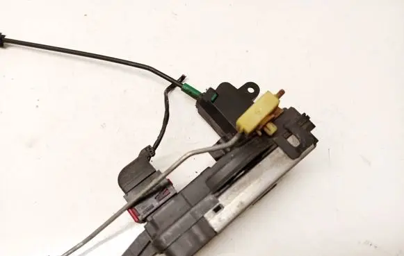 Opel Astra H Front door lock 13128112