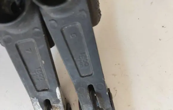 Suzuki Grand Vitara I Front wiper blade arm