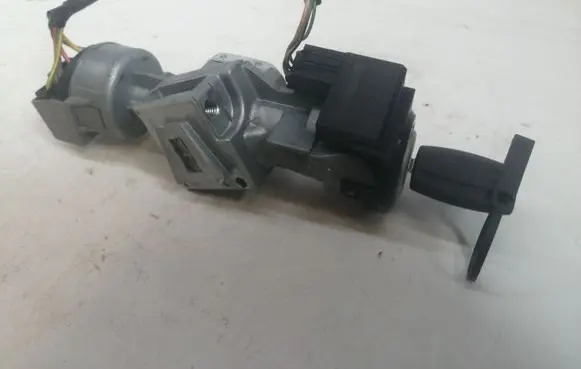 Ford C-MAX I Ignition lock 3M513F880AD 6E5T15607BA