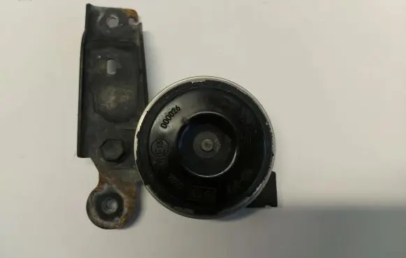 Toyota Yaris XP210 Horn signal 86520-0D050