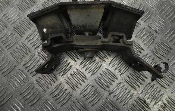 Ford Ranger Engine mount bracket AB397E373KD VD20639