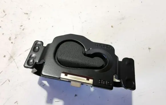 Audi Q7 4M Parcel shelf load cover mount bracket 4M0861736A