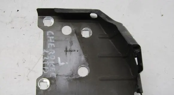 Jeep Cherokee Fender mounting bracket 4132655B