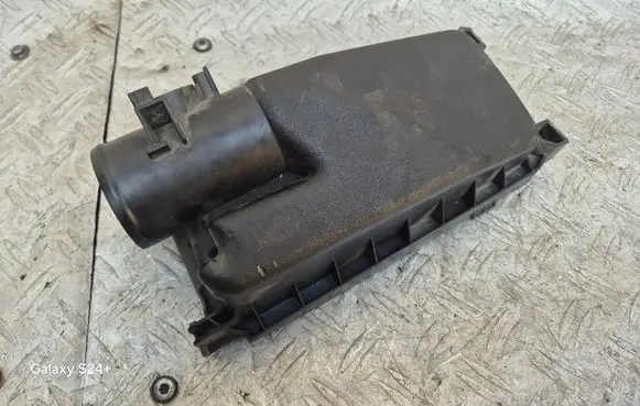 Toyota Yaris Air filter box cover 0Y01