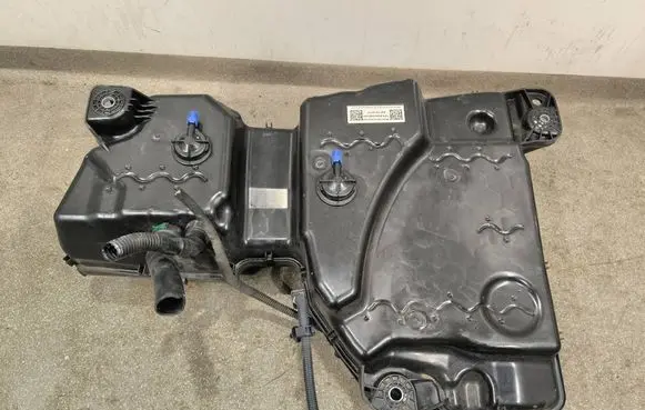 Volkswagen Tiguan AdBlue liquid reservoir 5QF131877P