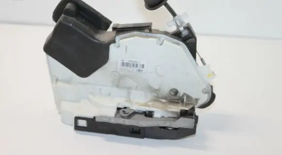 Volkswagen Polo VI Rear door lock 6R4839016