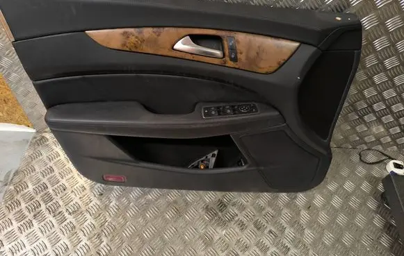 Mercedes-Benz CLS C218 X218 Front door card panel trim