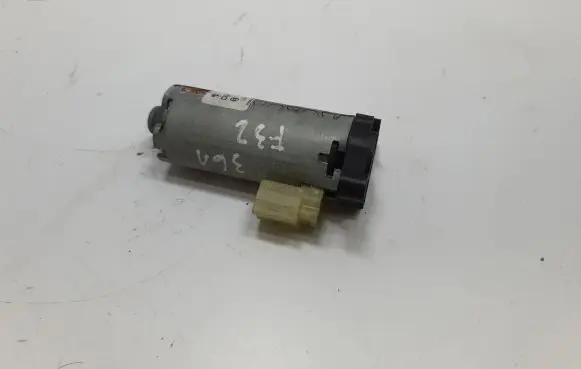 BMW 4 F32 F33 Seat adjustment motor 7325524 52107325524 0390204148