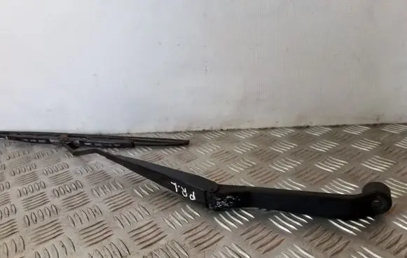 Front wiper blade arm
