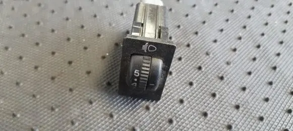 Toyota Avensis T250 Headlight level height control switch