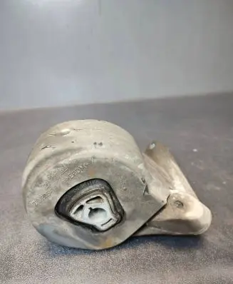 Opel Insignia A Engine mount bracket 13228306
