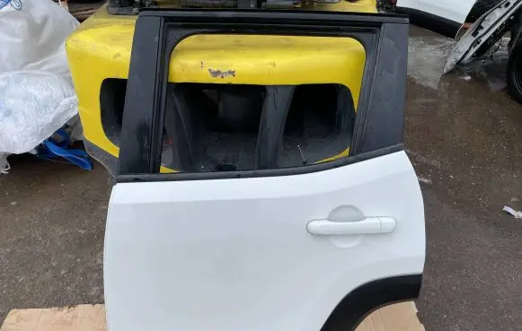 Jeep Renegade Rear door