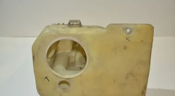 Mercedes-Benz C W202 Lamp washer fluid tank A2028690020 2028690020