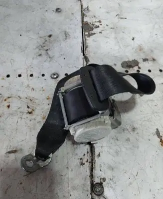 Volkswagen Eos Rear seatbelt 33055095B 2202101731