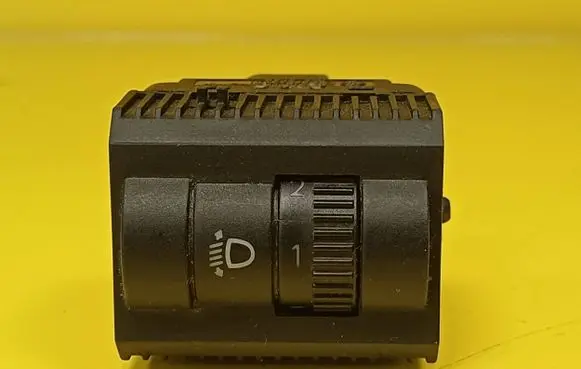 Volkswagen Polo IV 9N3 Headlight level height control switch 6Q0941333B