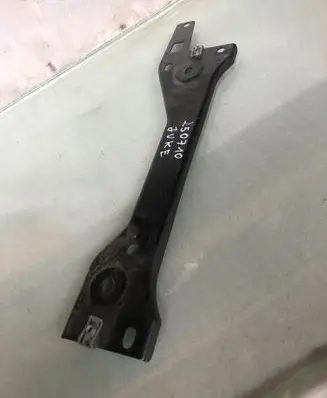 Nissan Juke II F16 Muffler mount bracket/holder 743465299r