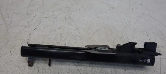 Volvo V40 Seat belt adjustment rail 8632605