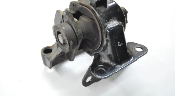 Mazda CX-7 Engine mount bracket