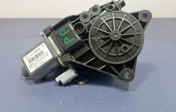 Hyundai ix20 Front door window regulator with motor 824601P000