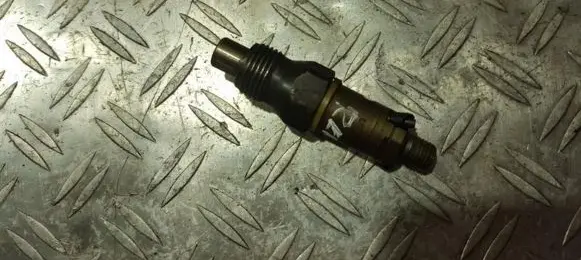 Volvo S40, V40 Fuel injector lcr6735401d