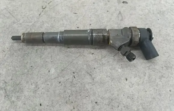 BMW 3 E46 Fuel injector 7793836