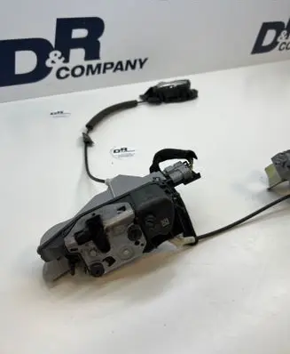 Peugeot 5008 Front door lock