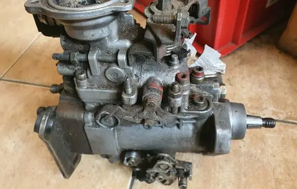 Audi 80 90 S2 B4 Fuel injection high pressure pump 460494321 028130109C