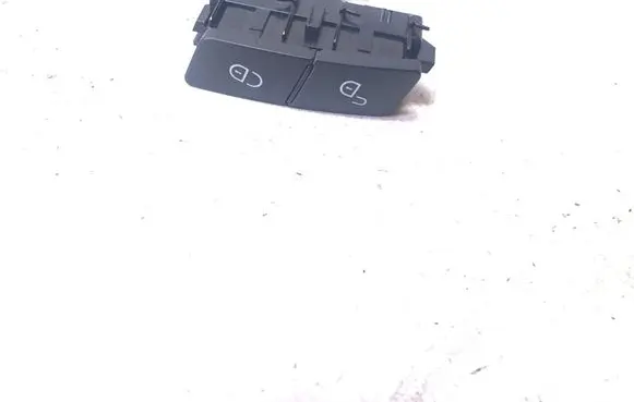 Mercedes-Benz C W204 Central locking switch button A2048706310