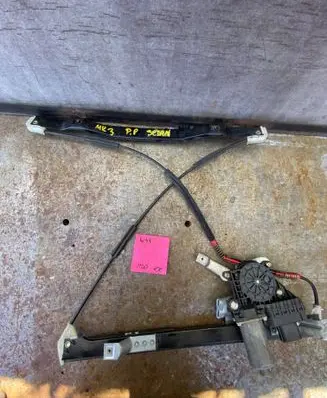 Ford Mondeo Mk III Front door window regulator motor 0130821771