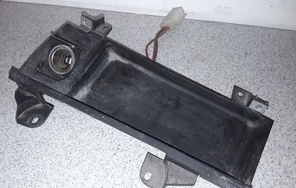 BMW 5 E39 12 V Socket (front) 51168159694 8159694