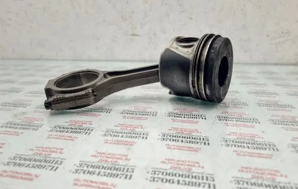 Volkswagen Touran I Piston with connecting rod 038J