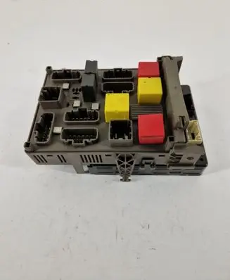 Renault Laguna II Fuse module 8200096831