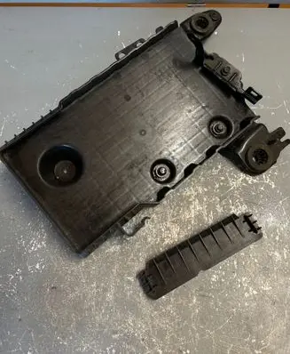 Volvo V40 Battery tray 31301934 31301935