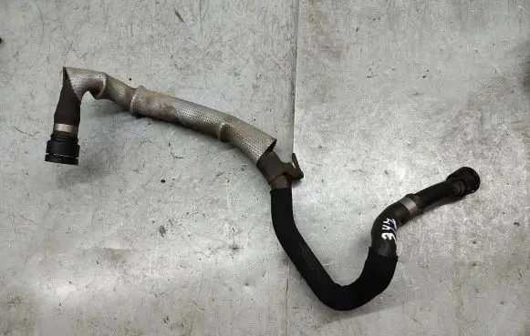 Volkswagen Touareg II Engine coolant pipe/hose 7P6122109D