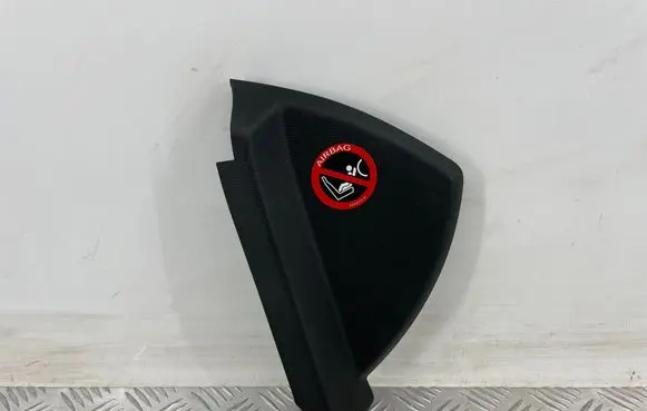 Mercedes-Benz C W204 Dashboard side end trim A2046800378 107368