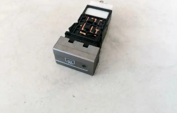 Nissan X-Trail T30 Windscreen/window heater switch 06016