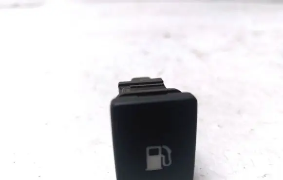 Toyota Avensis T270 Fuel tank opening switch 15D124