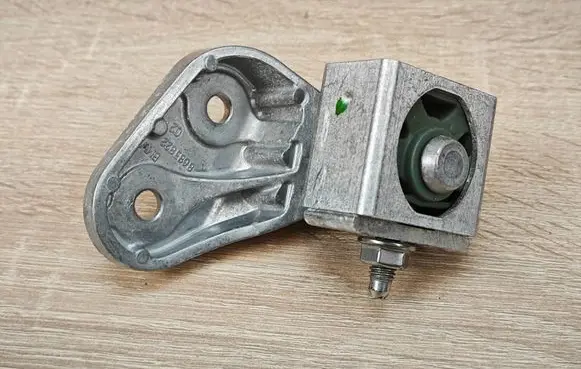 BMW 8 G16 Muffler mount bracket/holder 8632096 8683822