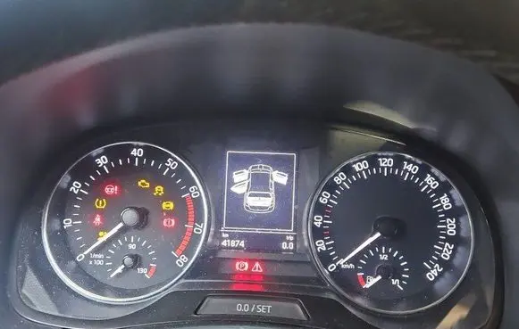 Speedometer (instrument cluster)