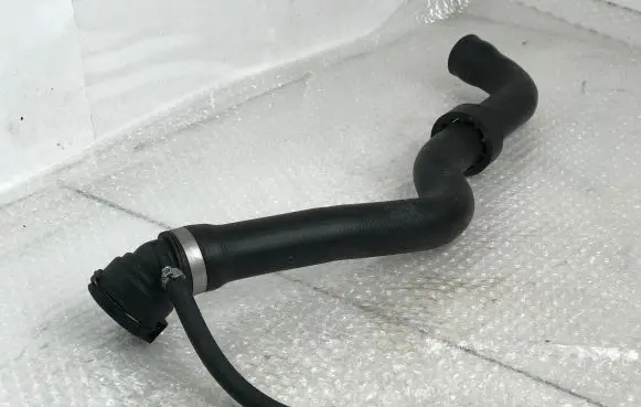 BMW 5 E39 Engine coolant pipe/hose 2247821 1436377