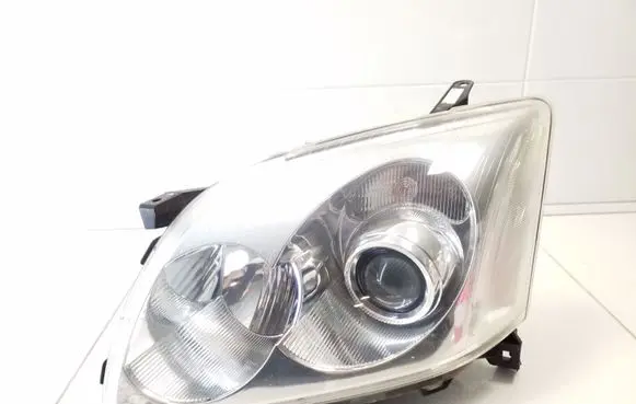 Toyota Avensis T250 Headlight/headlamp KOITO0543