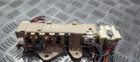 Mazda 626 Fuse box set 0a251023 4977