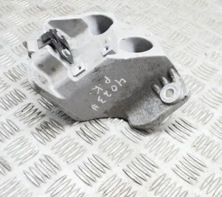 Hyundai Kona I Engine mounting bracket