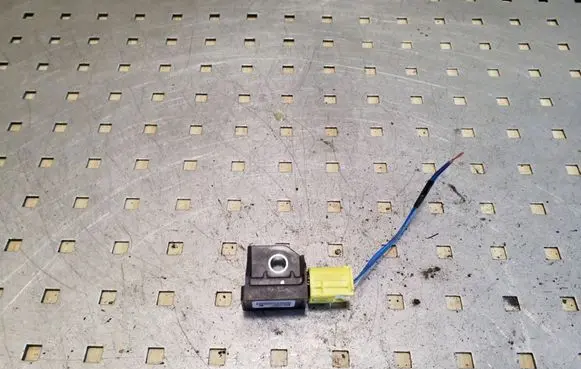 Mitsubishi Pajero Airbag deployment crash/impact sensor 8651A069