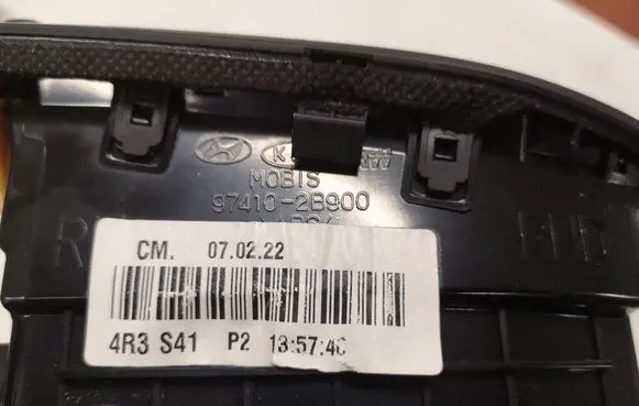 Hyundai Santa Fe Dash center air vent grill 974202B900 0438648