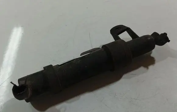 KIA Sorento Headlight washer spray nozzle 
