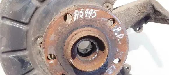 Skoda Octavia Mk2 (1Z) Front wheel hub